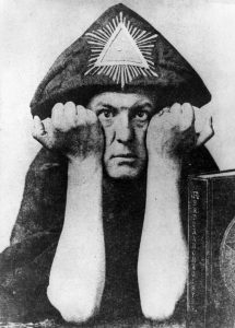 Aleister Crowley, écrivain et magicien anglais 1875-1947.